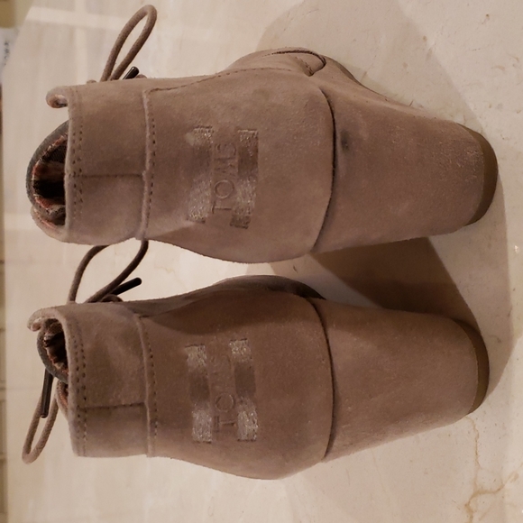 Like New Toms Kala Desert Suede Wedge - Picture 3 of 5